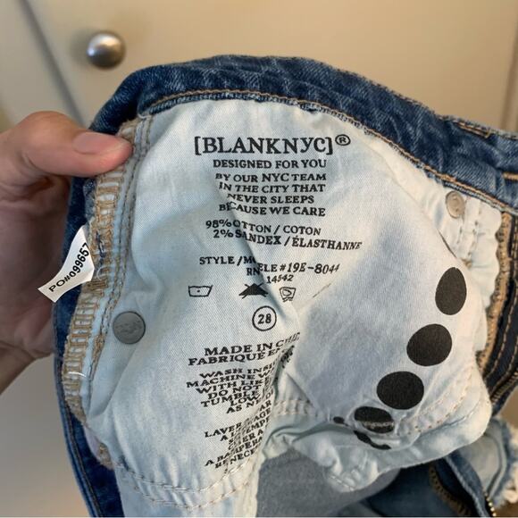 Blank NYC Wedge Shorts Distressed Denim Cutoff Shorts women’s Size 28 - Picture 8 of 11